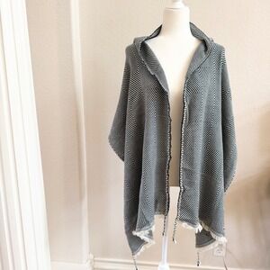 Madewell 100% Wool Poncho Wrap Scarf Black White Geometric E5252 Fringe